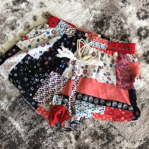 Patterned shorts 💕